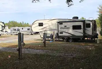 Photo showing Oaklawn RV Park