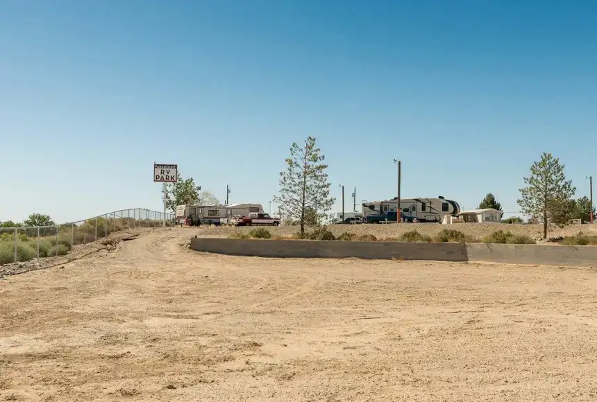 Paramount RV & Mh Park